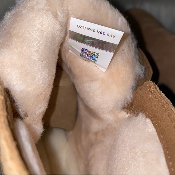 Ugg boots size 10 New in box - Picture 10 of 13